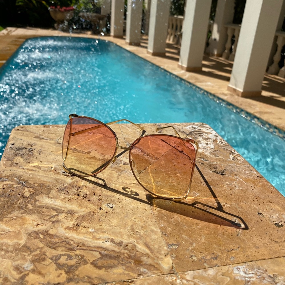 Big square sunglasses, super fashion
